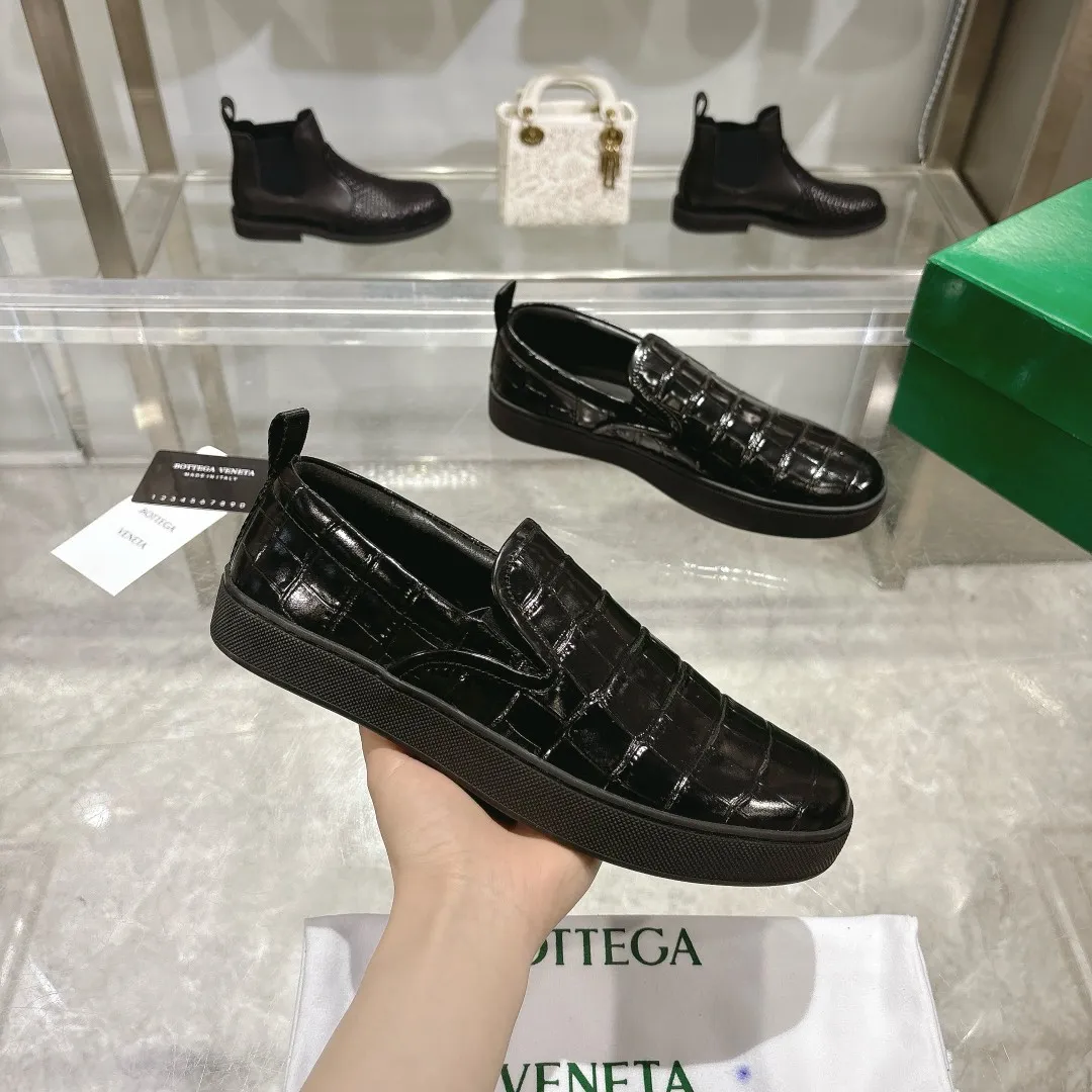 [BV] Top P: 720💰 Couple style, Size: Female 35-39, Male 39--44 (Female 40. Male 38. 45, non-refundable) Bottega Veneta 2025 new model, the highest version in the counter, Bottega Veneta counter synchronization style! Round toe braided slip-on shoes! Imported cowhide leather surface, original molded outsole! 1:1 replica! !